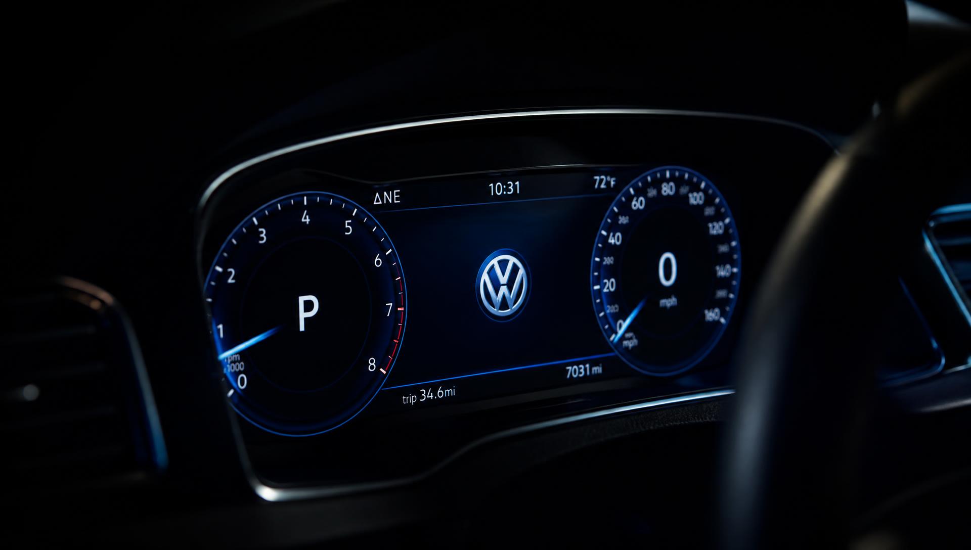 Цифровой щиток приборов Volkswagen во время онлайн-диагностики ODIS